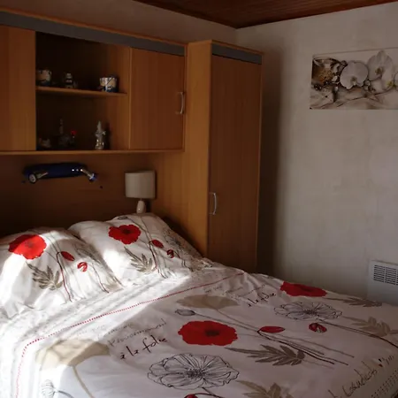 Les Coquelicots Homestay *